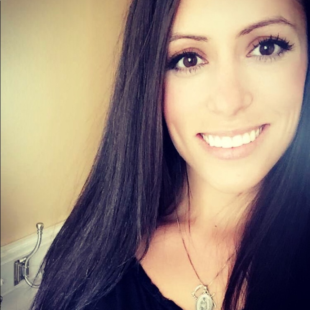 Meet your Posher, Lauren - Picture 2 of 4